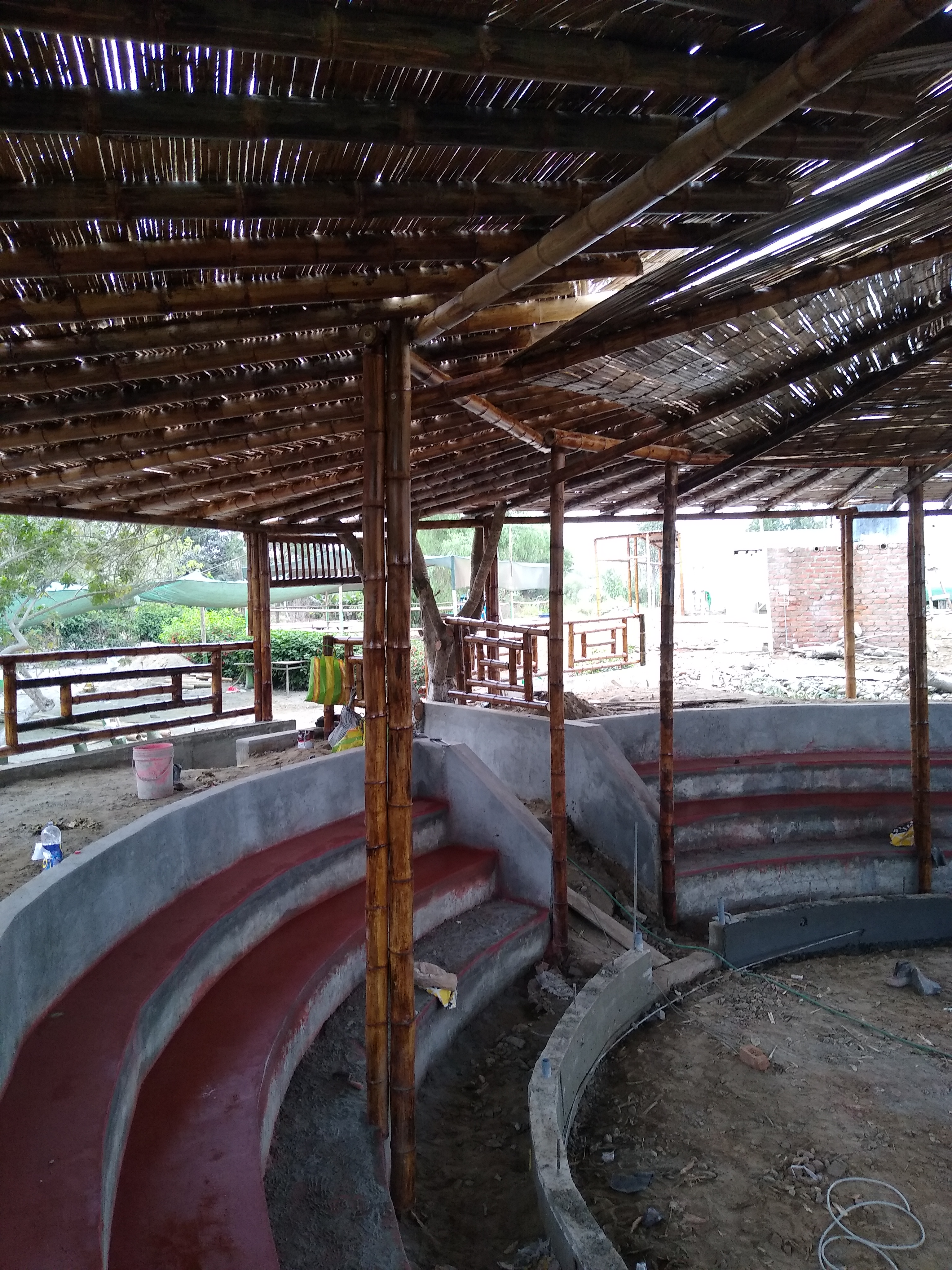 Coliseo de gallos pampa san alejo imagen 3
